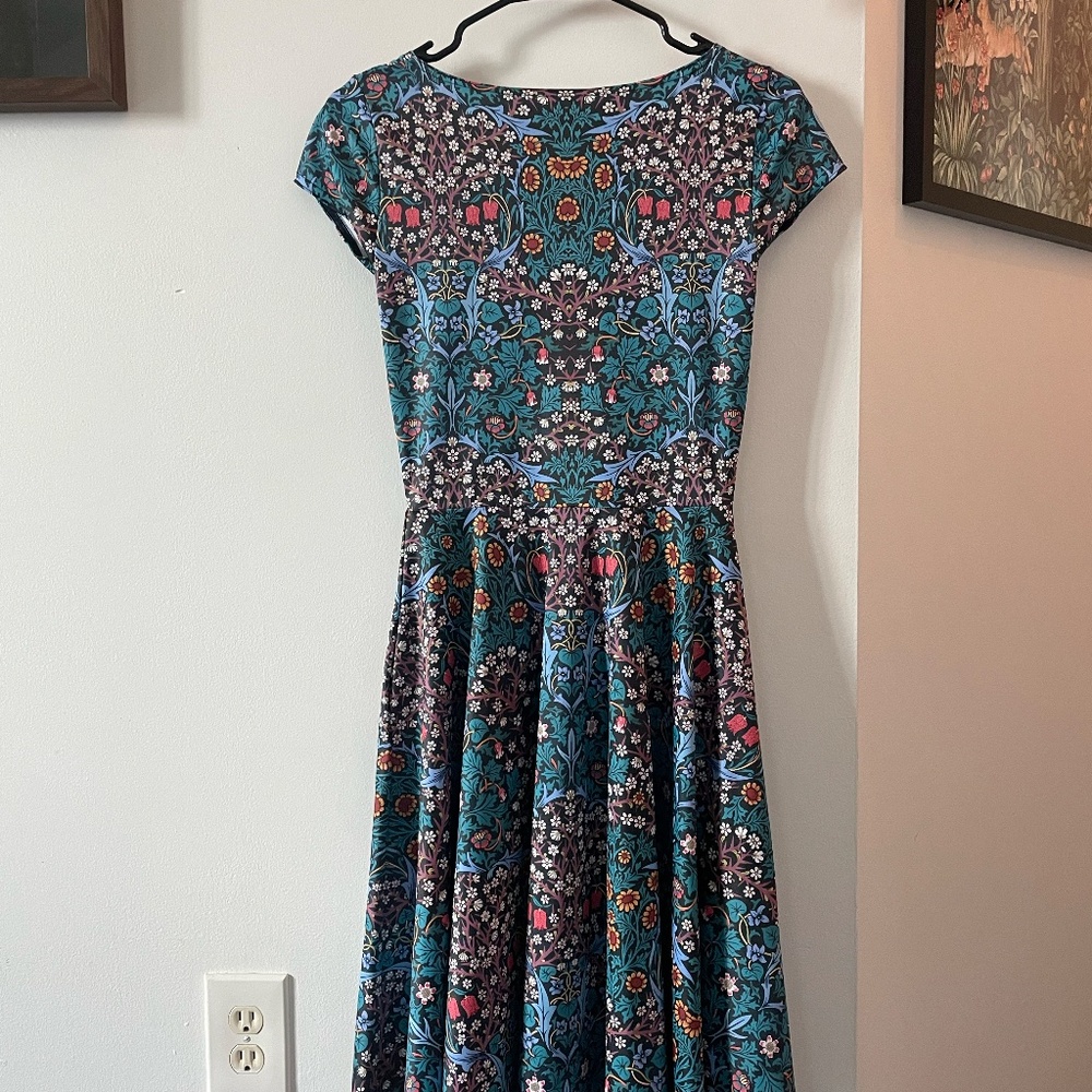 Blackmilk Clothing BLACKTHORN CAP SLEEVE POCKET MIDI DRESS - LIMITED Size Small - Picture 3 of 6